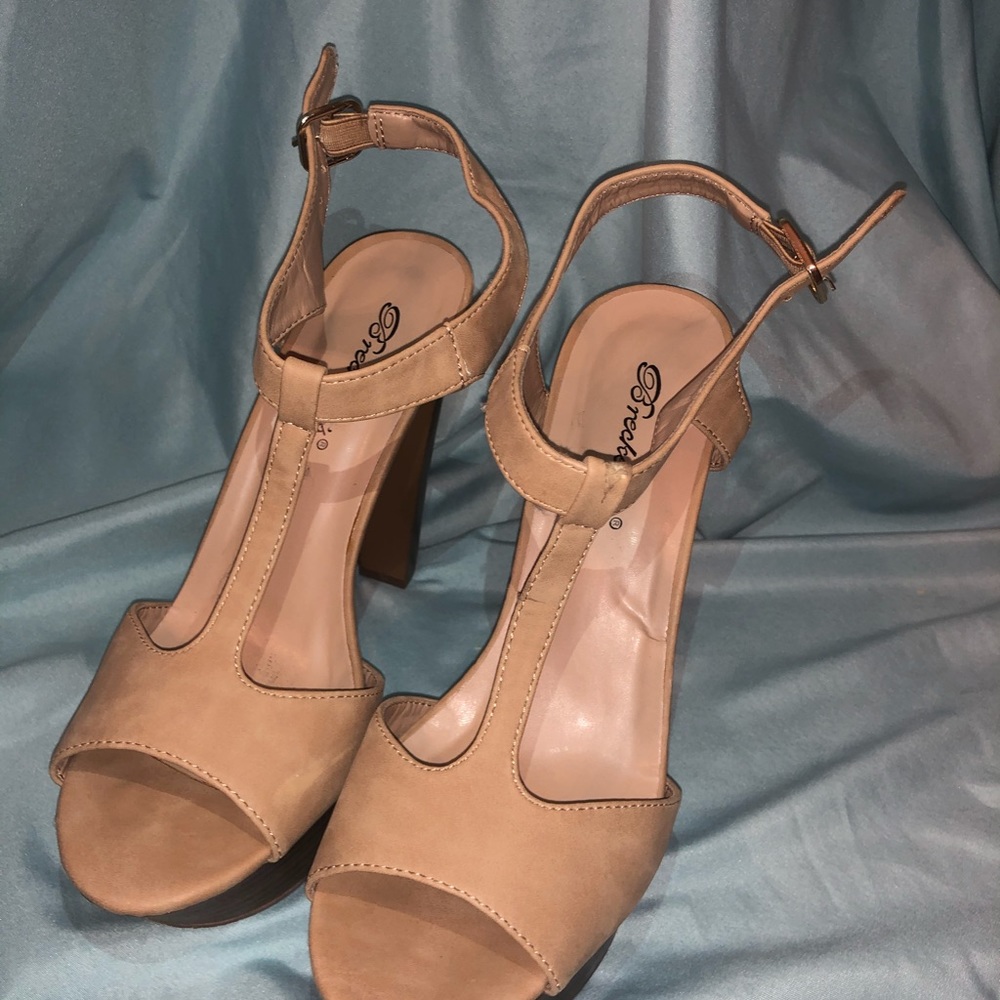 High heels - Picture 2 of 3